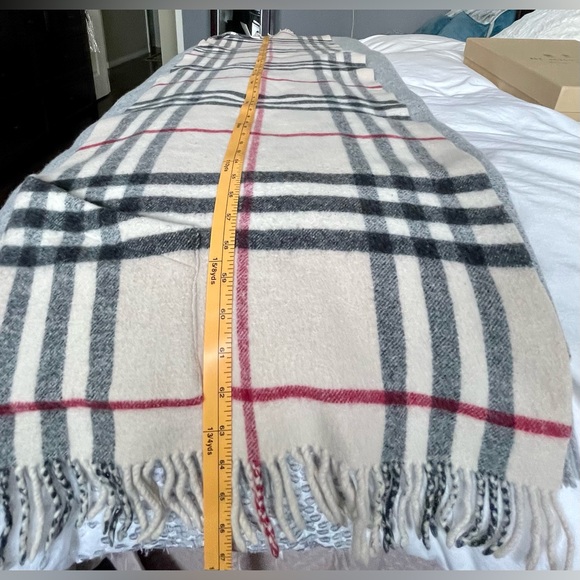 Rare Burberry Reversible Check Scarf with Pockets - Picture 17 of 17